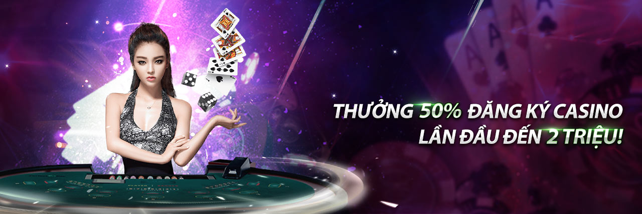Người chơi đang cân nhắc lựa chọn casino online uy tín, với biểu tượng an toàn và tin cậy