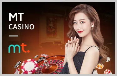 Một ván bài Poker đang diễn ra với các lá bài trên bàn và chip cược